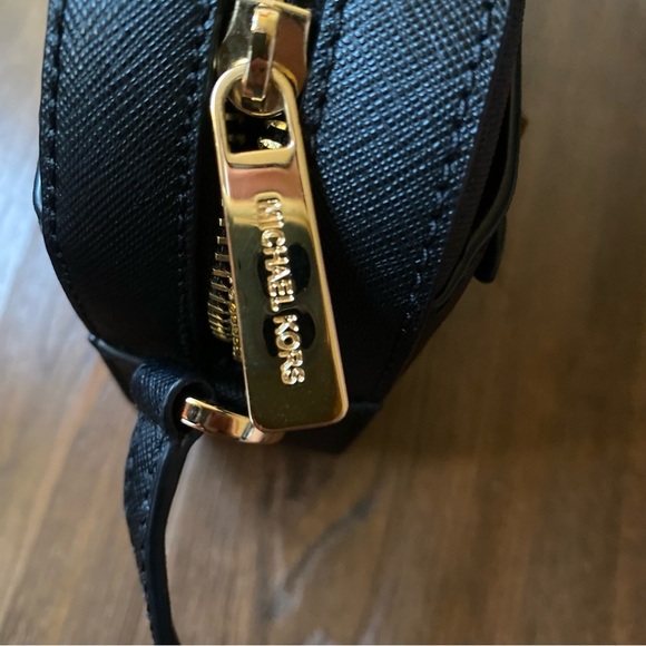 Michael Kors Jet Set Black Saffiano Leather Crossbody Bag Gold Chain✨Like New✨ - Picture 9 of 9